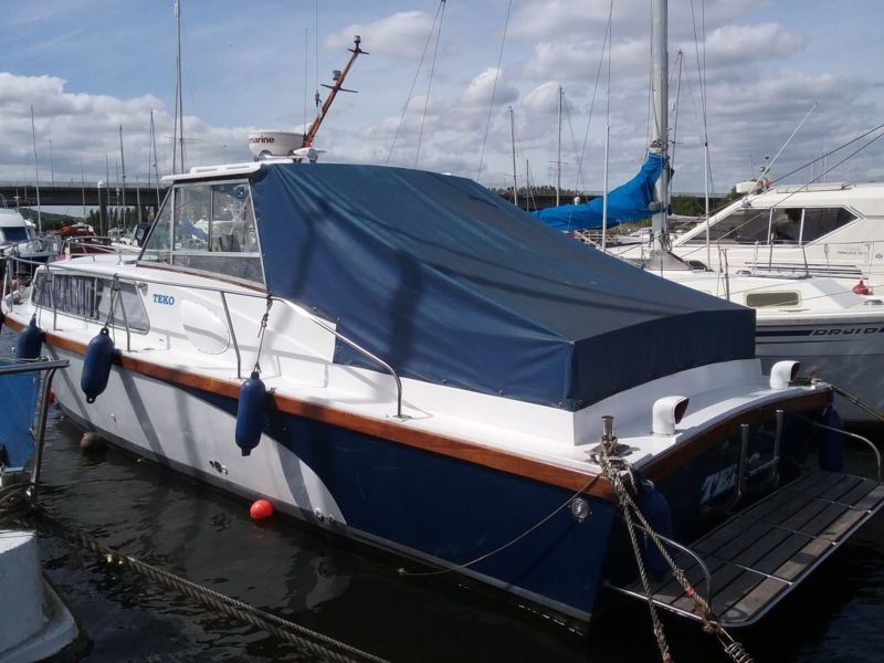 Senior 32 Offshore Twin Diesel Cruiser for sale from United Kingdom