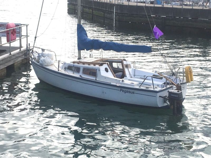 Jaguar 22 Yacht / Boat Lifting Keel On The Lymington River for sale ...