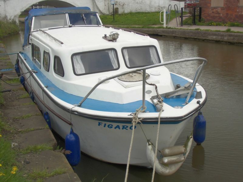 4 berth motorboat