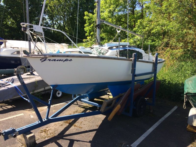 sillohette bilge keel trailer sailer. for sale from united