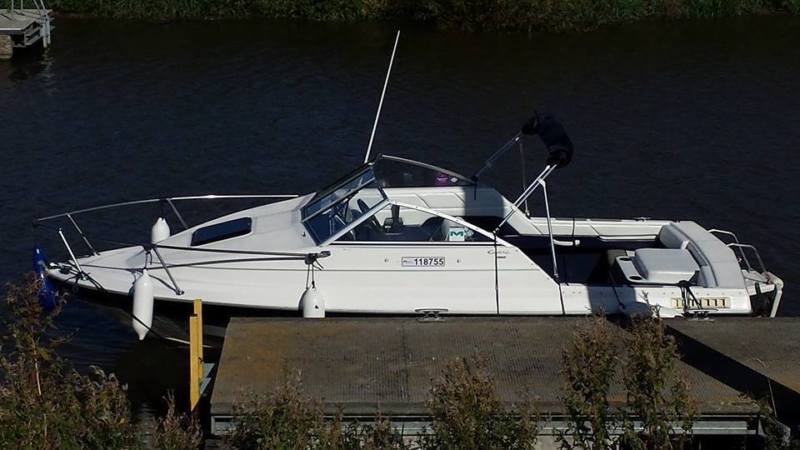 Bayliner 1952 Capri Cuddy Cabin Sports Cruiser Overnighter ...