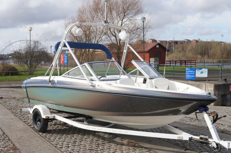 Bayliner F17 Bowrider Speed Boat for sale from United Kingdom