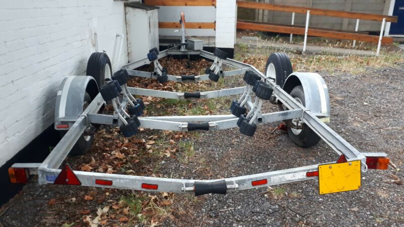 boat trailer with spider rollers