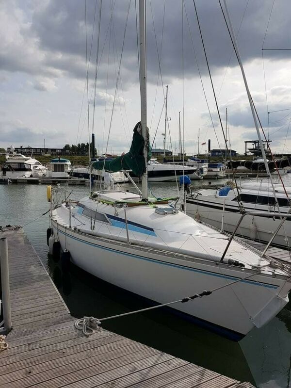 27 ft sailing yacht