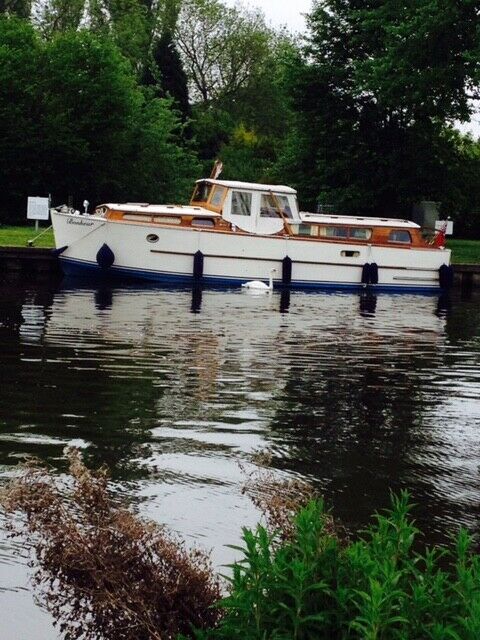 Broom Captain Motor Boat Cabin Cruiser for sale from United Kingdom